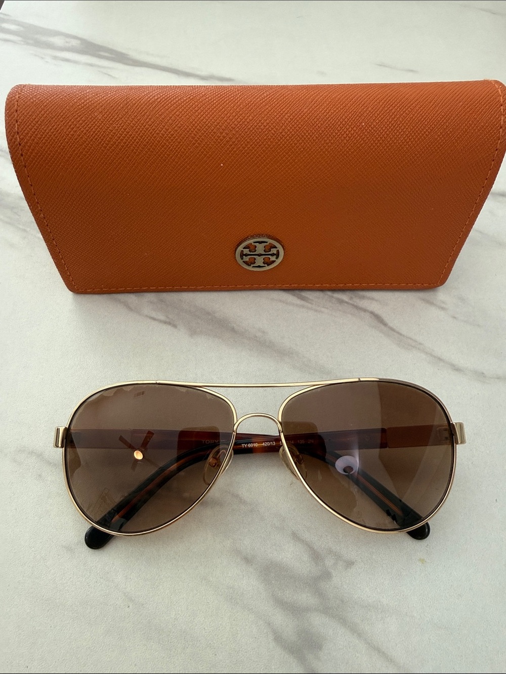 (90% new) Tory Burch Brown Gradient Aviator Sunglasses with Orange Case